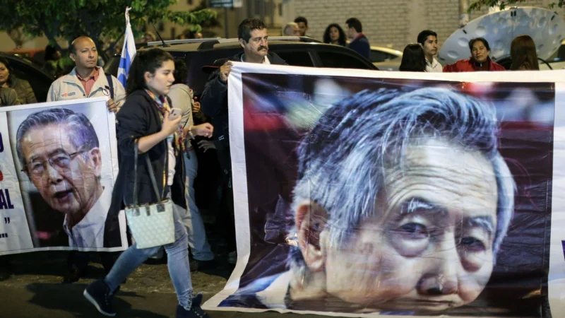 Multitudinaria despedida a Alberto Fujimori en Lima, Perú