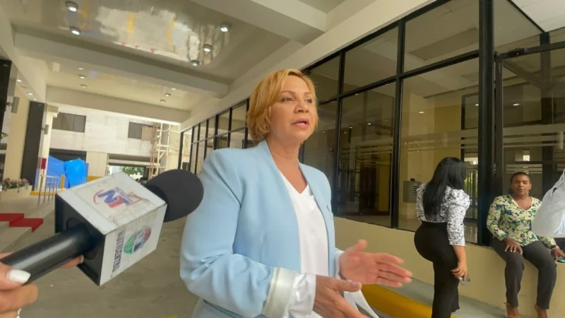 Diputada Soraya Suarez denuncia; Los niños haitianos están siendo inscritos en las escuelas públicas primero que los dominicanos