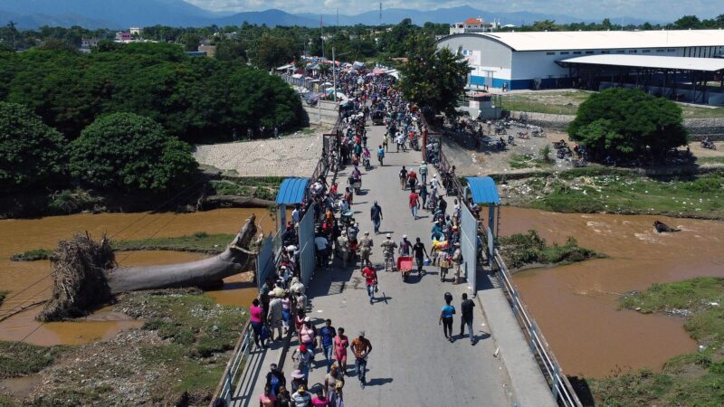 Lo agarraron infraganti traficando haitianos ilegales