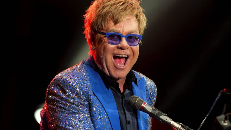 Elton John critica la legalización de la marihuana y la califica como un gran error