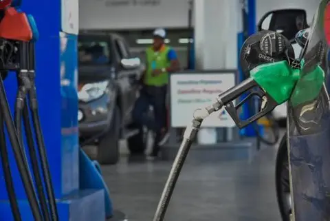 Entre RD$ 3 y RD$ 6 pesos suben los precios de cuatro combustibles para la semana de Nochebuena