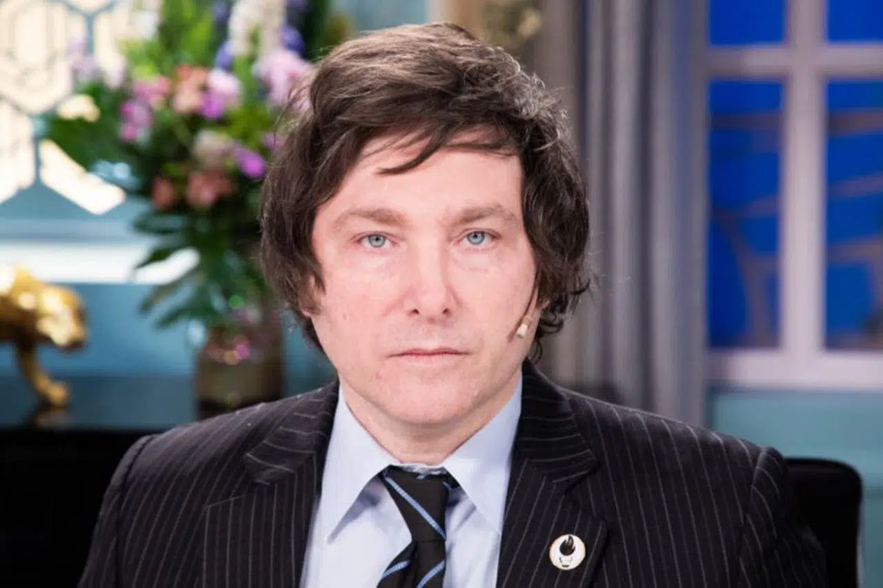 Decreto de Javier Milei reduce la edad mínima para portar armas en Argentina: de 21 a 18 años