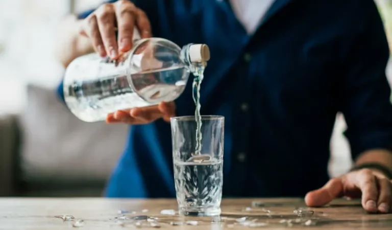 Universidad Harvard confirma: tomar agua antes de comer, te ayuda a perder peso