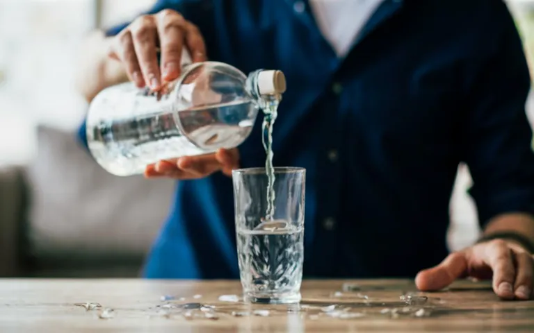 Universidad Harvard confirma: tomar agua antes de comer, te ayuda a perder peso