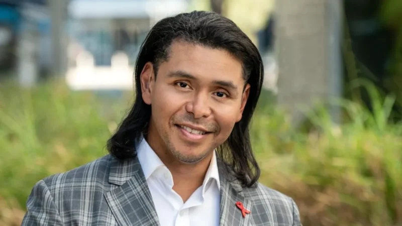 Él es Adam Castillejo, el primer paciente latinoamericano en la historia que se curó de VIH