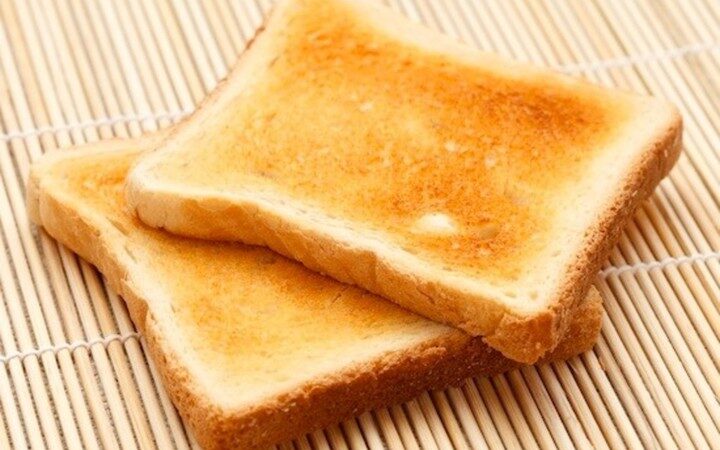 Cómo impacta comer pan tostado en el colesterol y la presión arterial