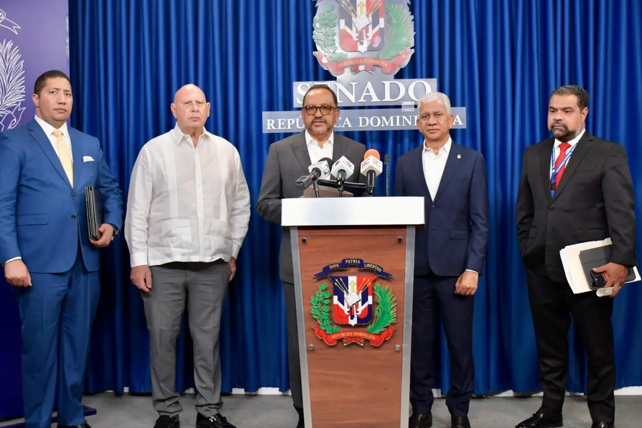 Poder Ejecutivo depositó ante el Senado proyecto de ley para fusionar los ministerios de Hacienda y Economía