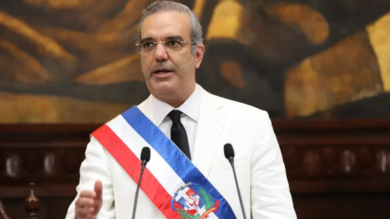 Presidente Luis Abinader convoca a Danilo y Leonel Fernández a reunión de alto nivel para abordar la crisis haitiana