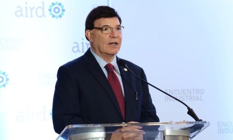 Julio Virgilio Brache, presidente de AIRD propone permisos laborales temporales para trabajadores extranjeros