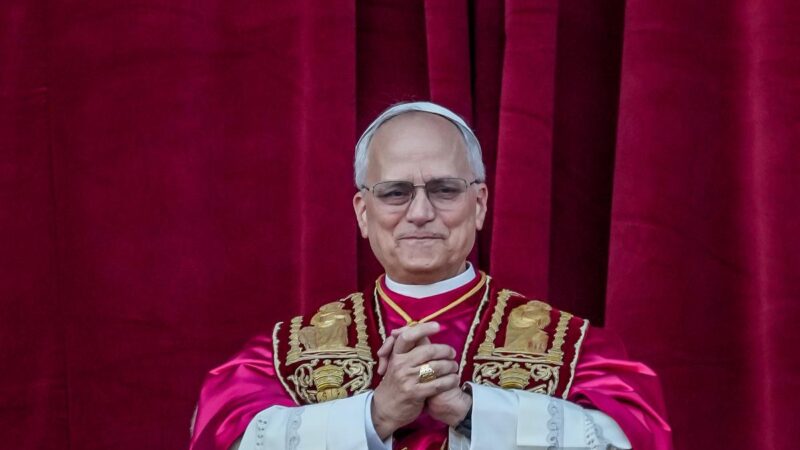Robert Francis Prevost es elegido como el nuevo Papa y adopta el nombre de León XIV